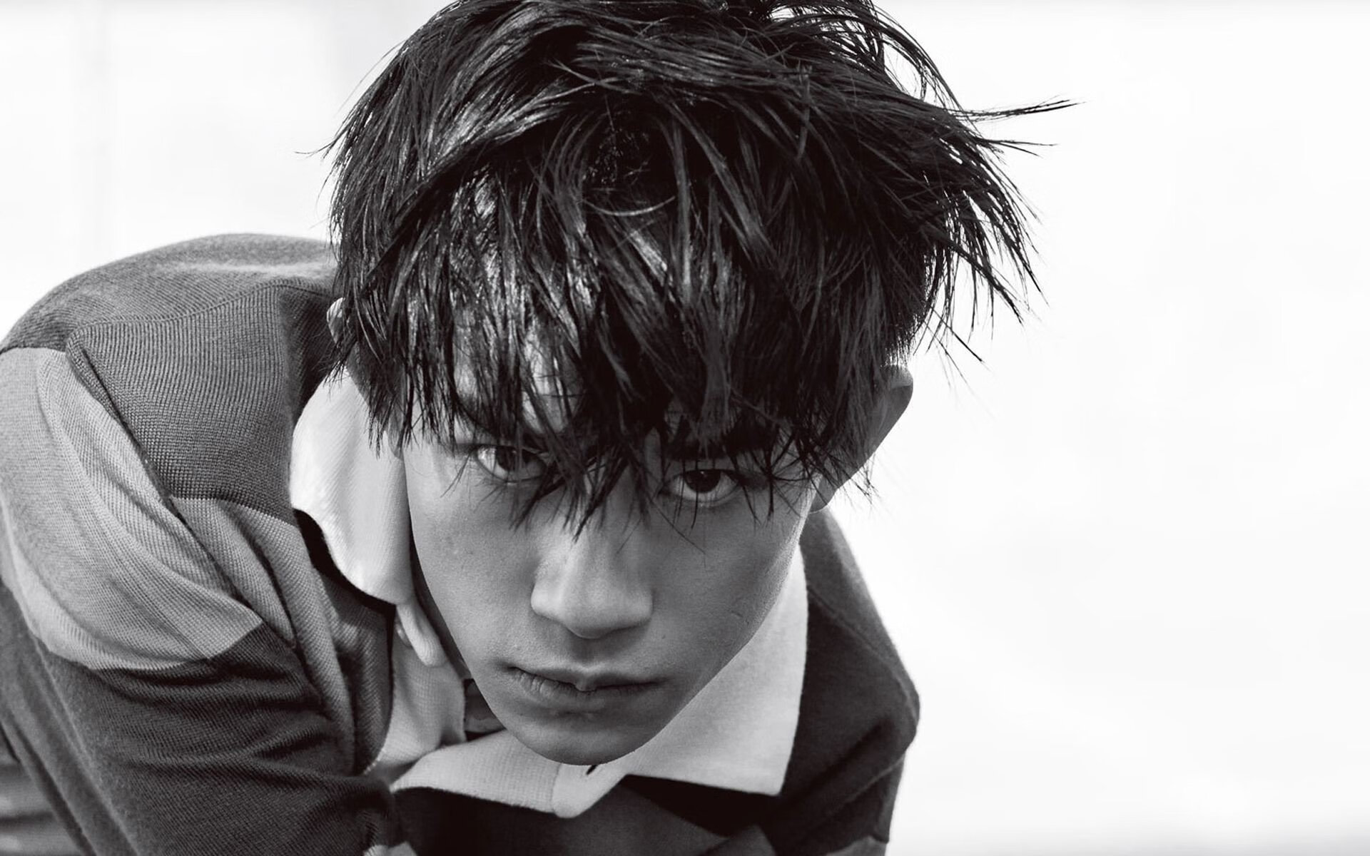 埃弗顿前场拼抢频繁打乱对方部署，埃弗顿中场