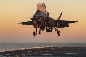 开云kaiyun-杨瀚森在训练中专注细节赢得教练称赞，杨瀚森 篮球